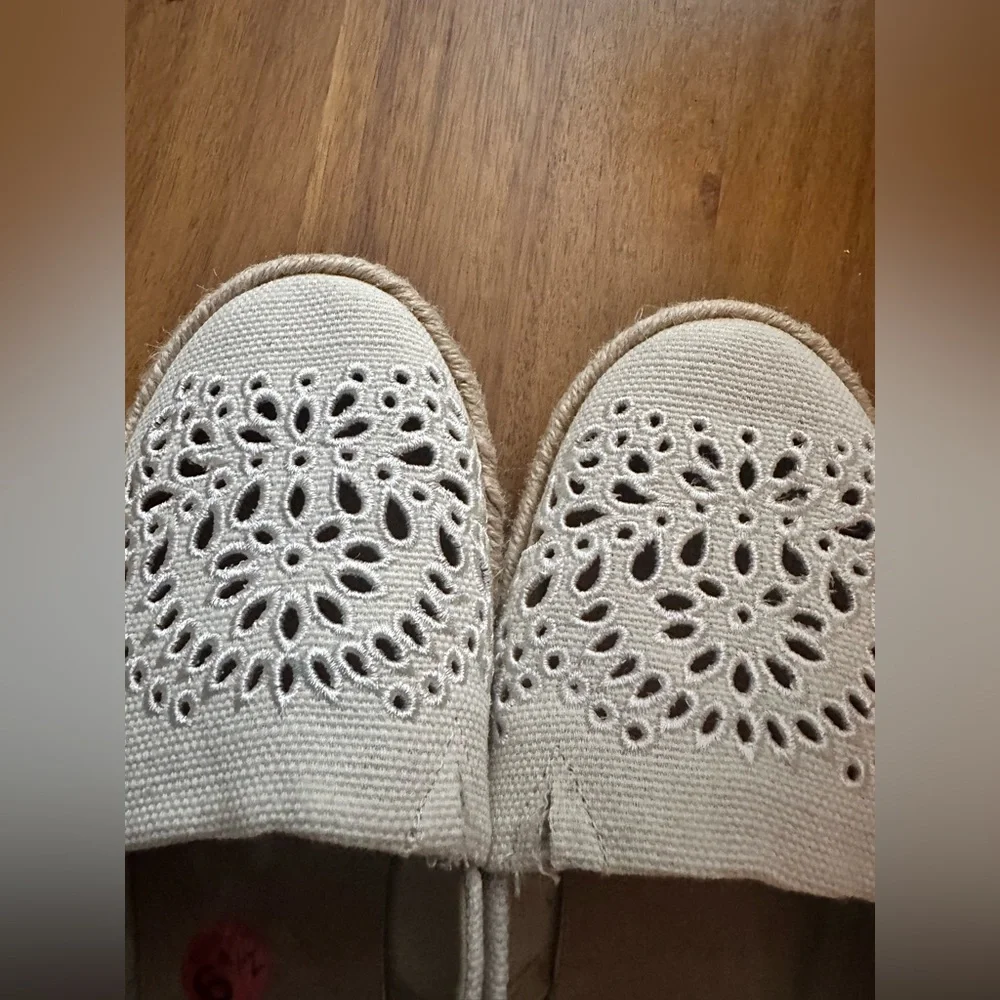 London Fog Beige Laser-Cut Canvas Espadrille Slip-Ons - Picture 5 of 5